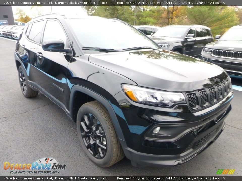 Front 3/4 View of 2024 Jeep Compass Limited 4x4 Photo #7