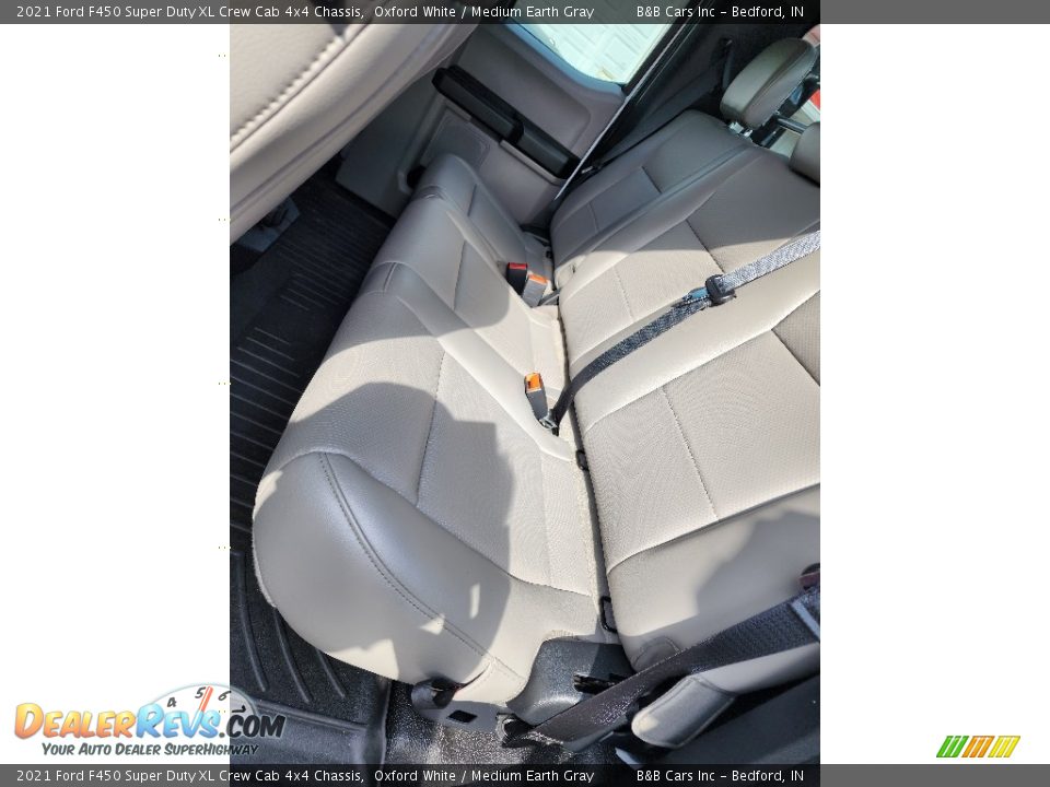 2021 Ford F450 Super Duty XL Crew Cab 4x4 Chassis Oxford White / Medium Earth Gray Photo #19