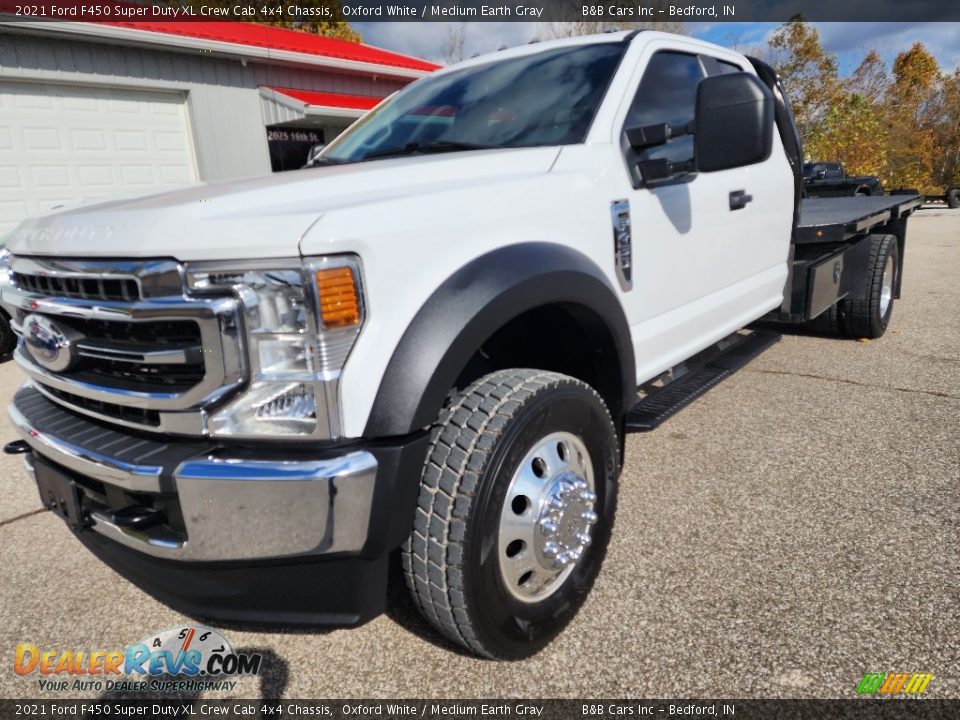 2021 Ford F450 Super Duty XL Crew Cab 4x4 Chassis Oxford White / Medium Earth Gray Photo #25