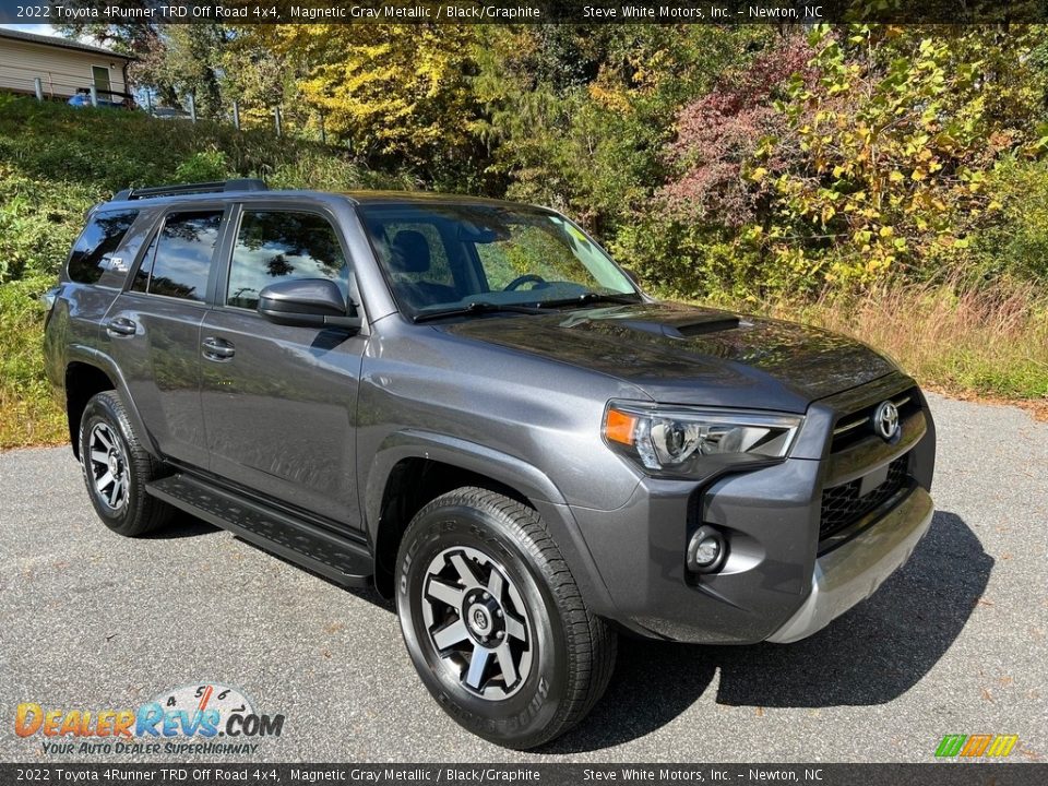 Front 3/4 View of 2022 Toyota 4Runner TRD Off Road 4x4 Photo #4