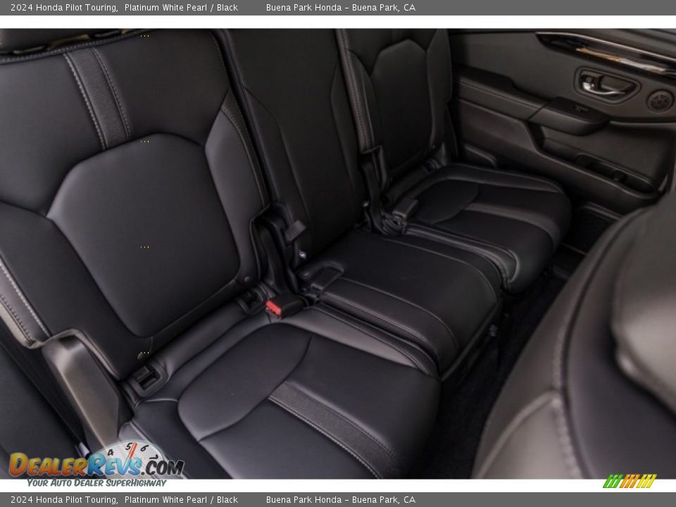 Rear Seat of 2024 Honda Pilot Touring Photo #27