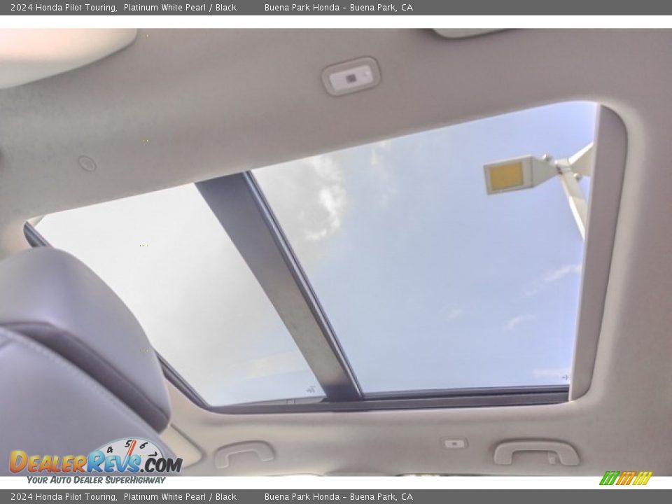 Sunroof of 2024 Honda Pilot Touring Photo #30