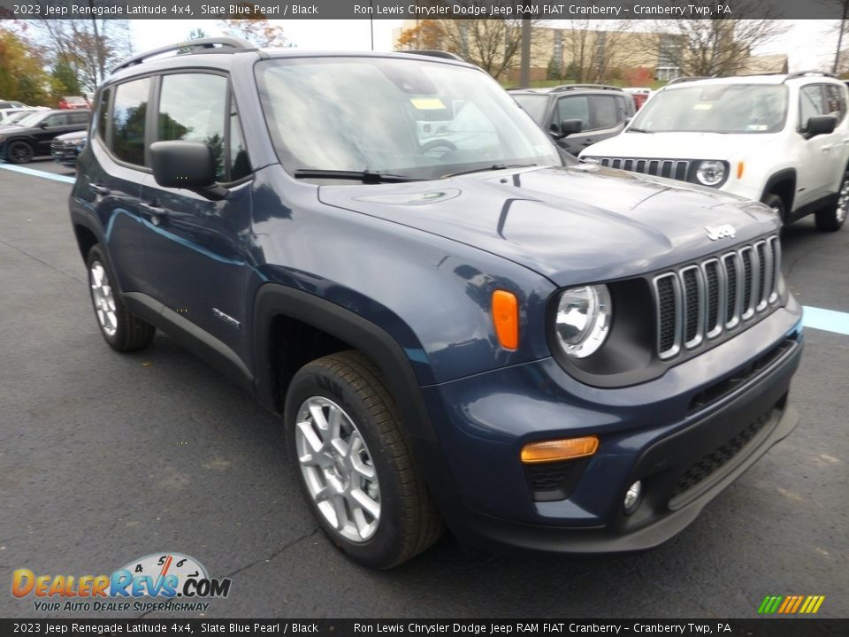Front 3/4 View of 2023 Jeep Renegade Latitude 4x4 Photo #7