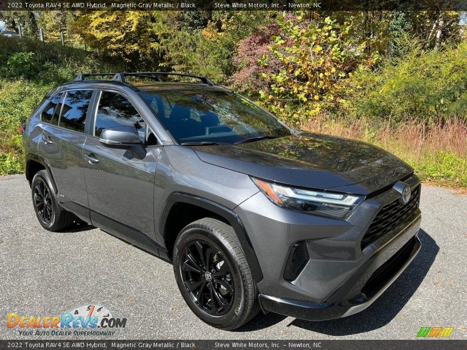 Front 3/4 View of 2022 Toyota RAV4 SE AWD Hybrid Photo #5