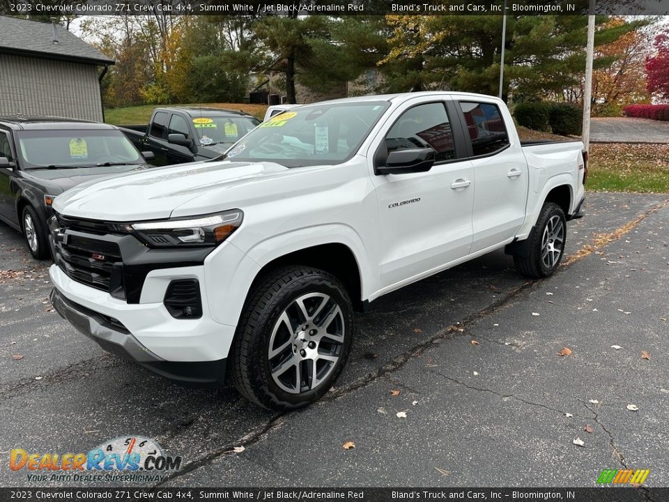 Front 3/4 View of 2023 Chevrolet Colorado Z71 Crew Cab 4x4 Photo #2