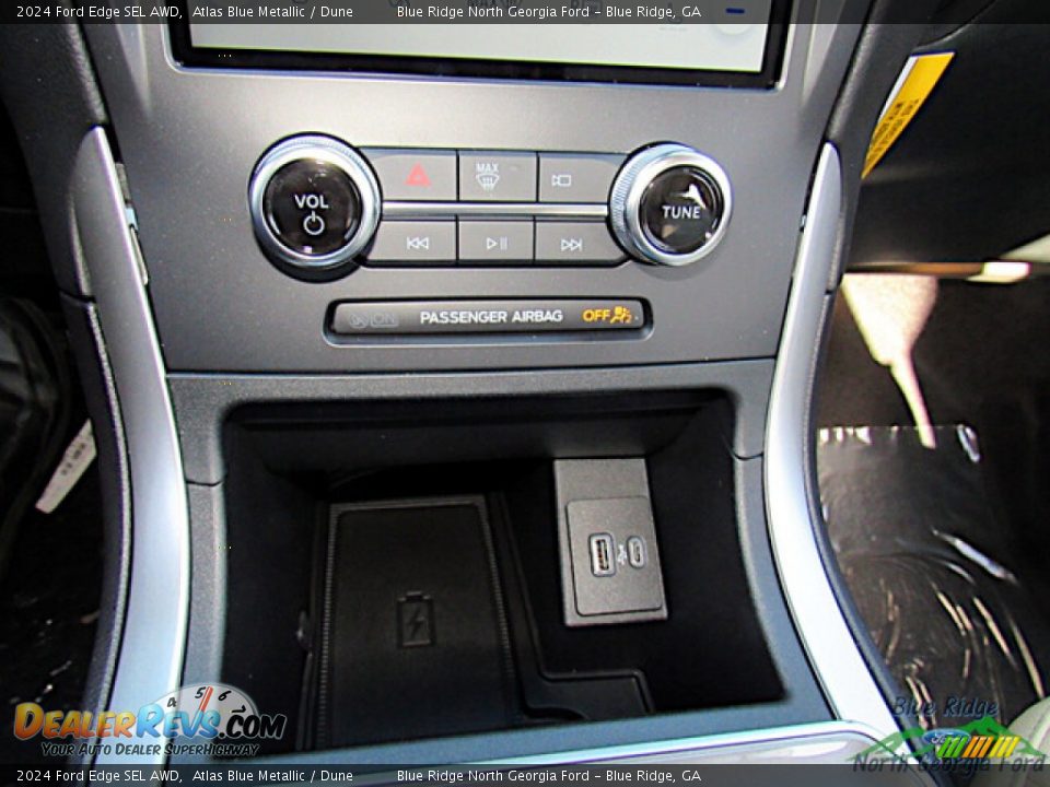 Controls of 2024 Ford Edge SEL AWD Photo #21