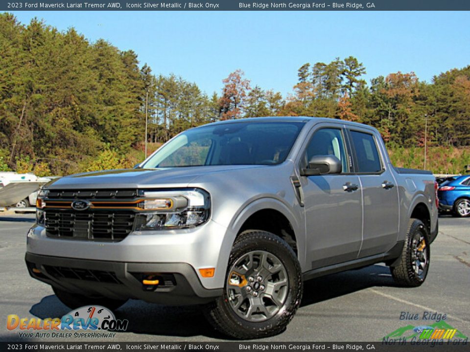 Front 3/4 View of 2023 Ford Maverick Lariat Tremor AWD Photo #1