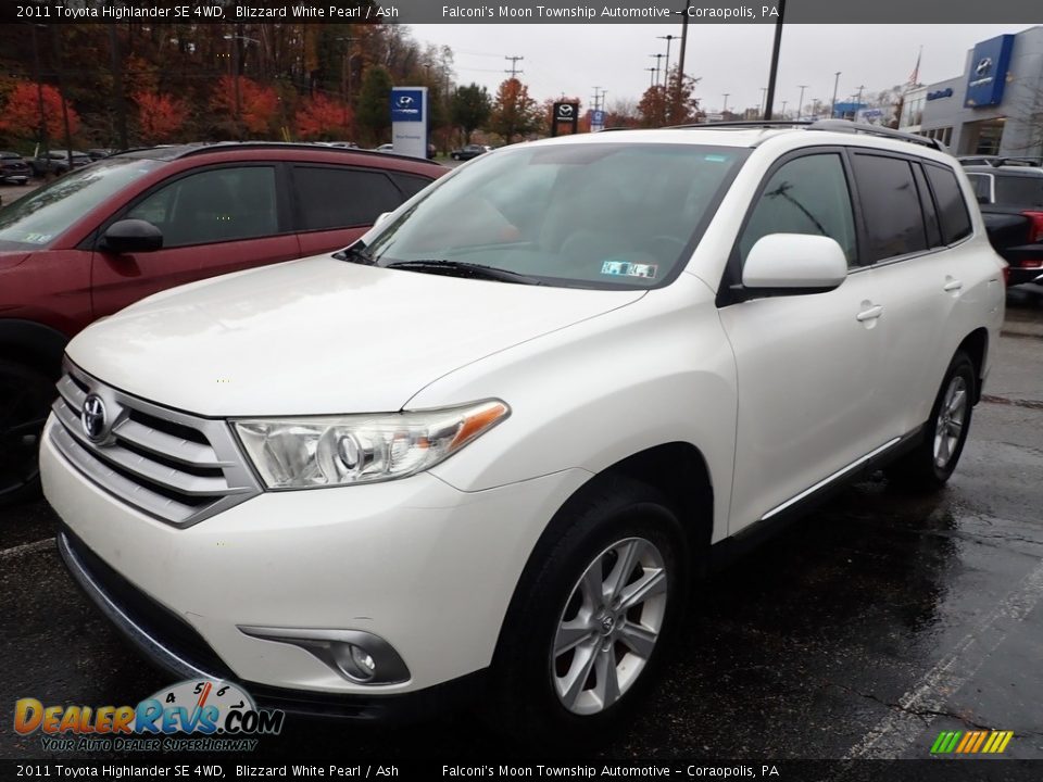 2011 Toyota Highlander SE 4WD Blizzard White Pearl / Ash Photo #1