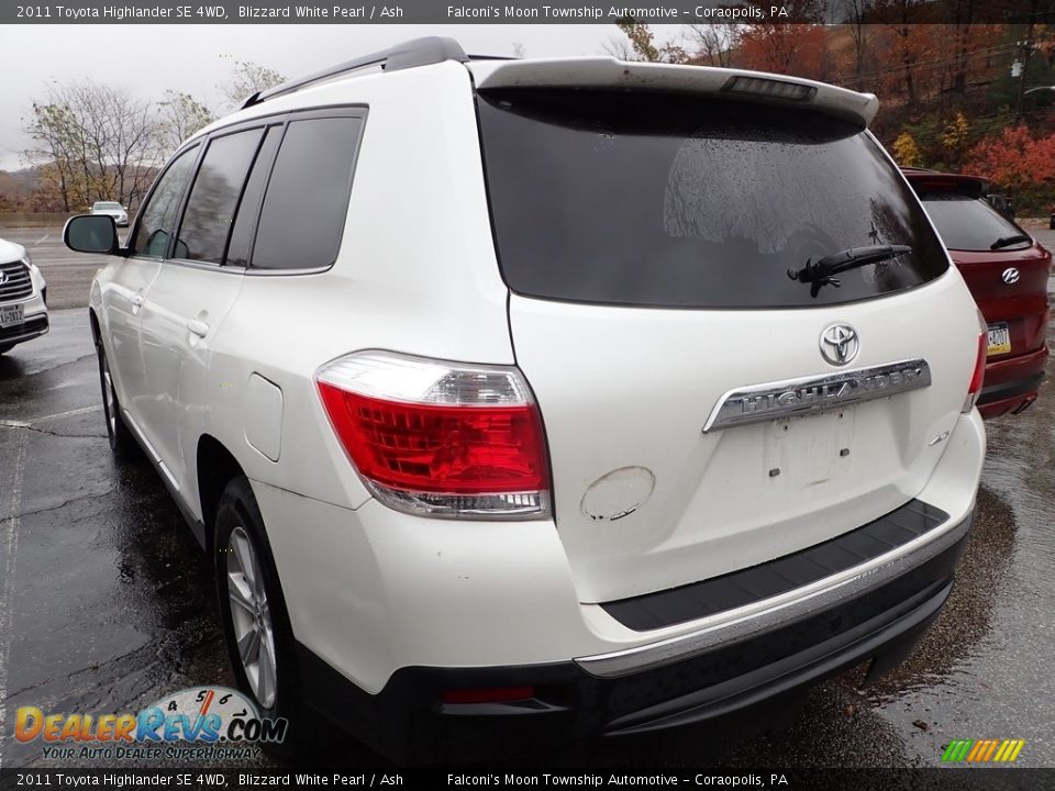 2011 Toyota Highlander SE 4WD Blizzard White Pearl / Ash Photo #2