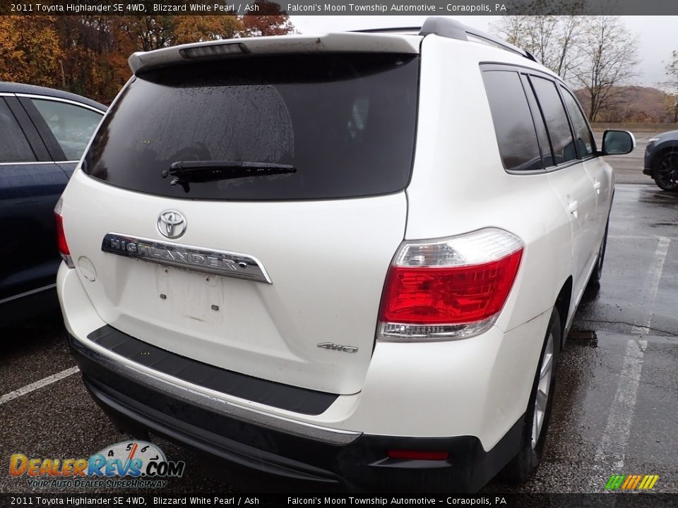 2011 Toyota Highlander SE 4WD Blizzard White Pearl / Ash Photo #4