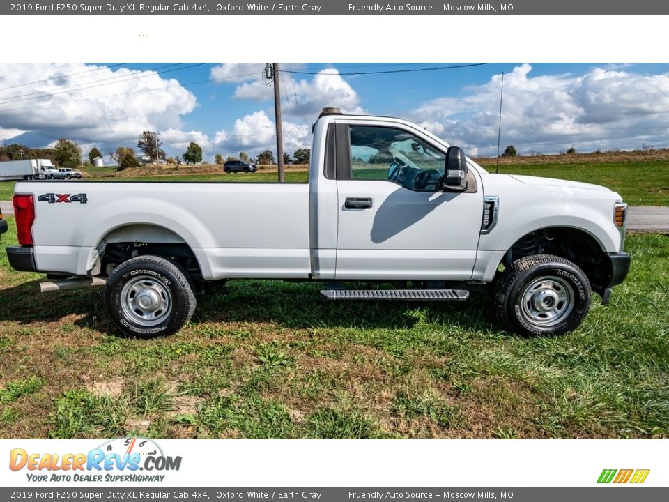 2019 Ford F250 Super Duty XL Regular Cab 4x4 Oxford White / Earth Gray Photo #3