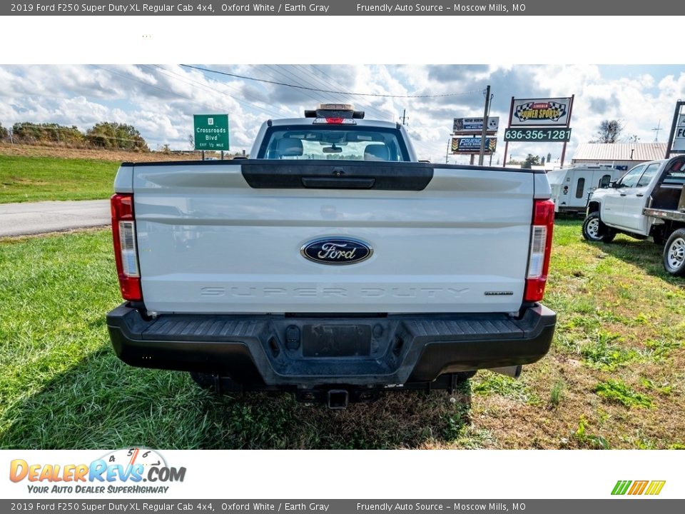 2019 Ford F250 Super Duty XL Regular Cab 4x4 Oxford White / Earth Gray Photo #5