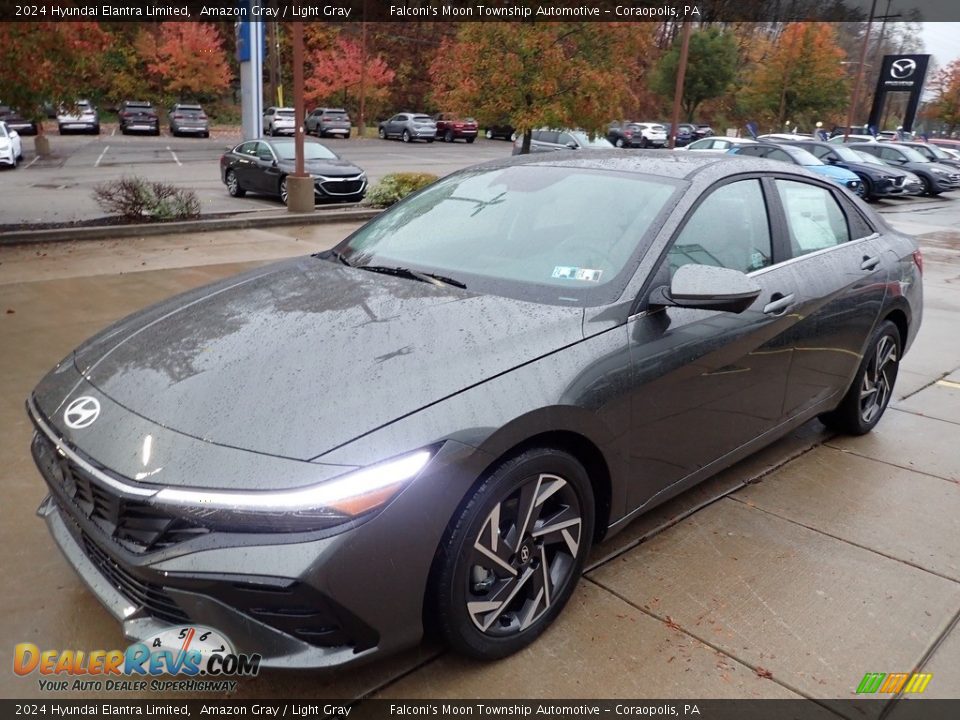 Front 3/4 View of 2024 Hyundai Elantra Limited Photo #7