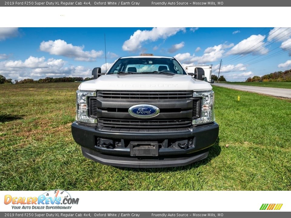 2019 Ford F250 Super Duty XL Regular Cab 4x4 Oxford White / Earth Gray Photo #9