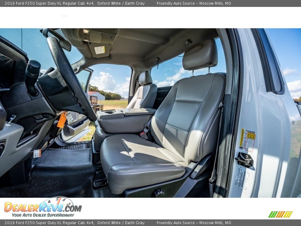 2019 Ford F250 Super Duty XL Regular Cab 4x4 Oxford White / Earth Gray Photo #17