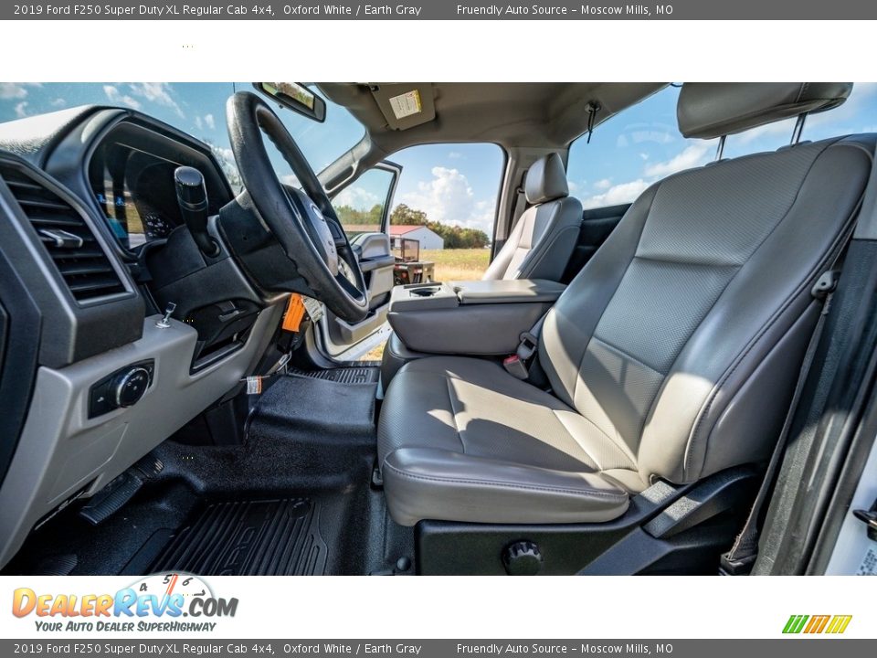 2019 Ford F250 Super Duty XL Regular Cab 4x4 Oxford White / Earth Gray Photo #18