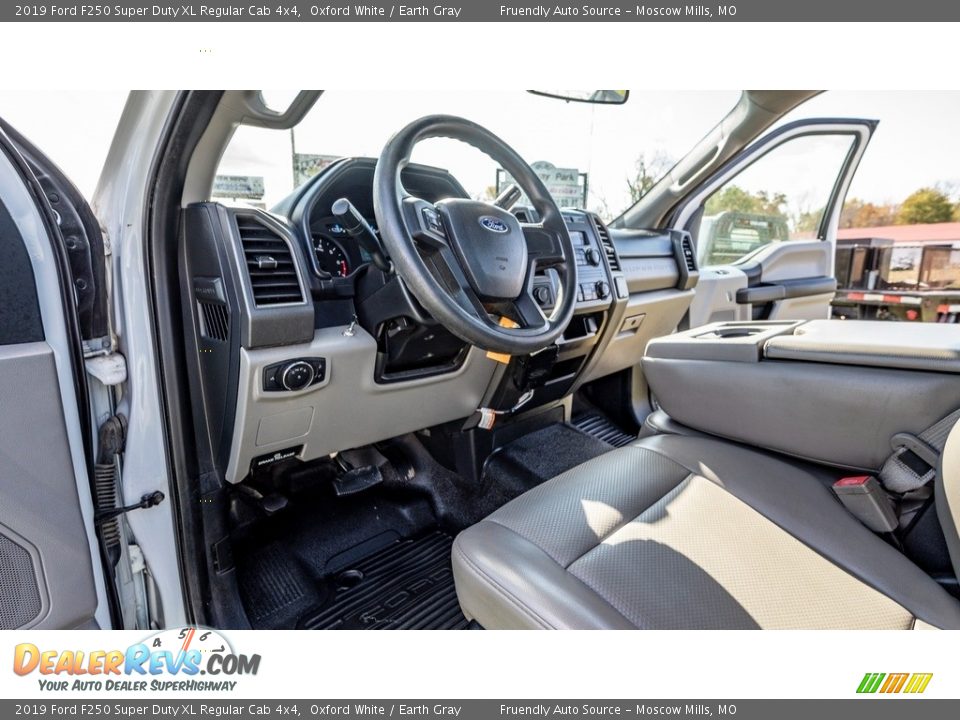 2019 Ford F250 Super Duty XL Regular Cab 4x4 Oxford White / Earth Gray Photo #19