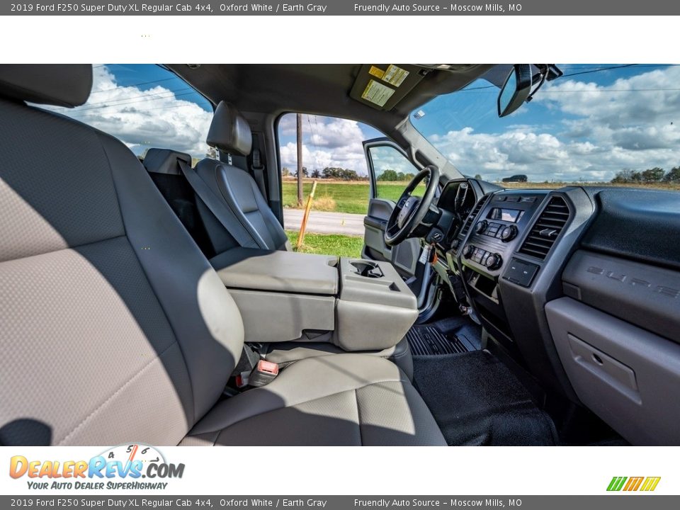 2019 Ford F250 Super Duty XL Regular Cab 4x4 Oxford White / Earth Gray Photo #22