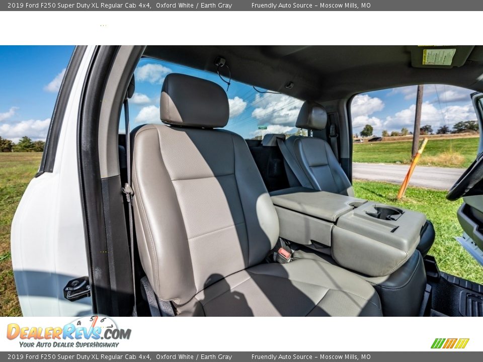 2019 Ford F250 Super Duty XL Regular Cab 4x4 Oxford White / Earth Gray Photo #23