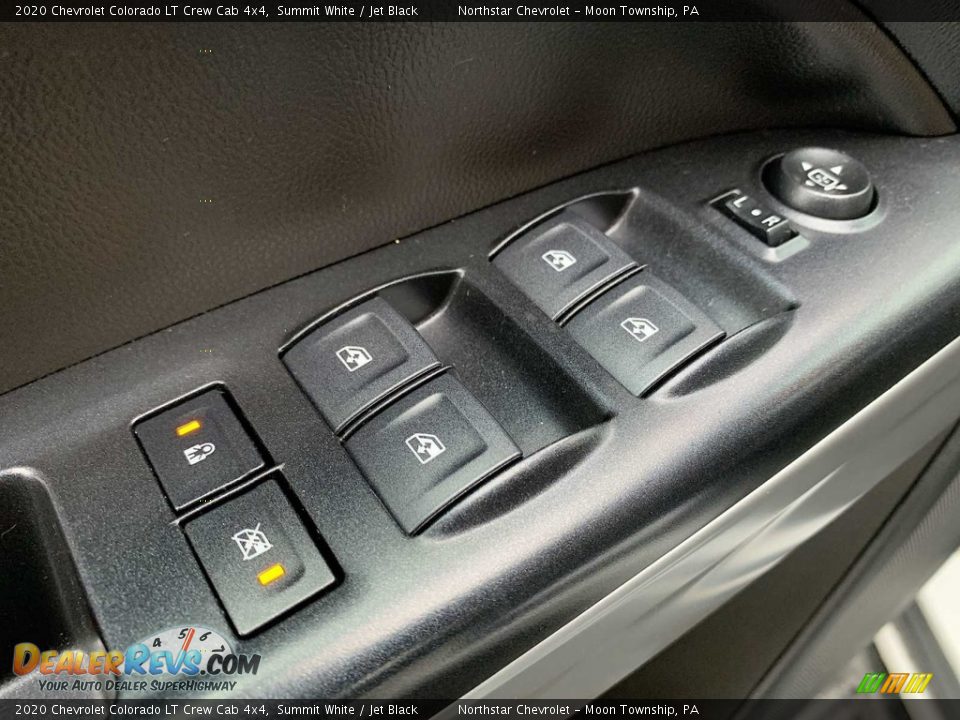 Controls of 2020 Chevrolet Colorado LT Crew Cab 4x4 Photo #20