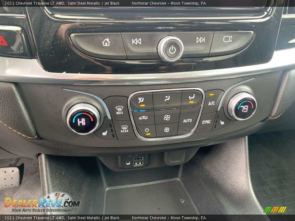 Controls of 2021 Chevrolet Traverse LT AWD Photo #18