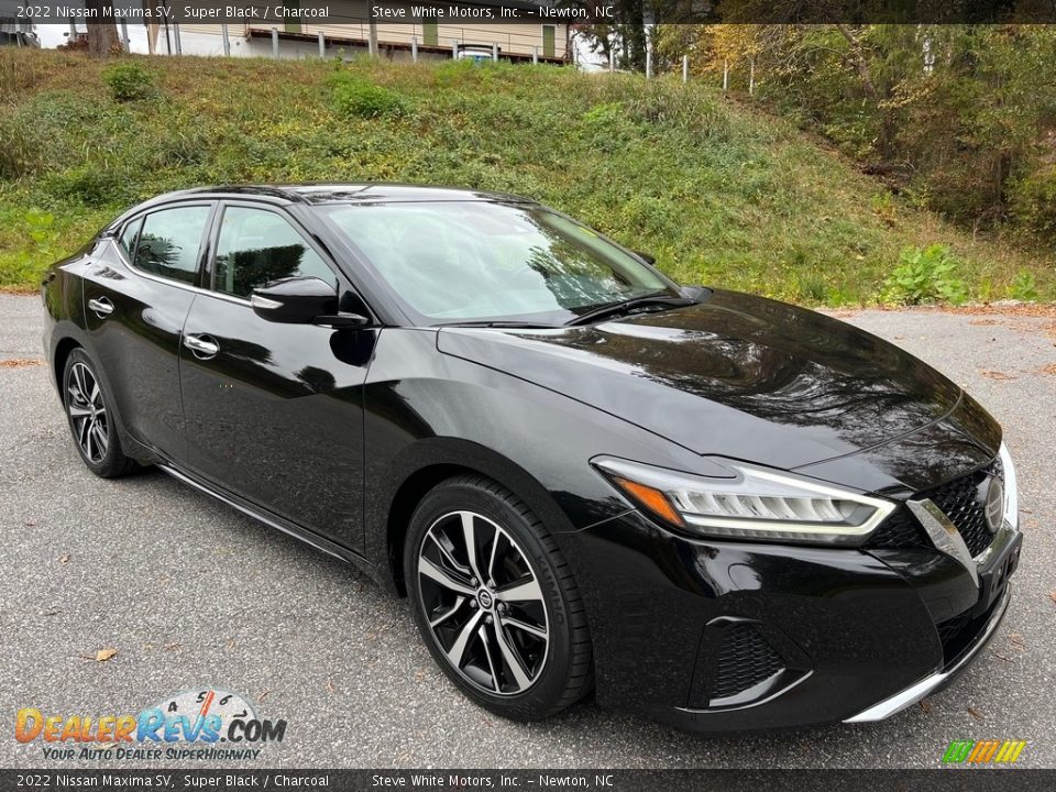 Front 3/4 View of 2022 Nissan Maxima SV Photo #4