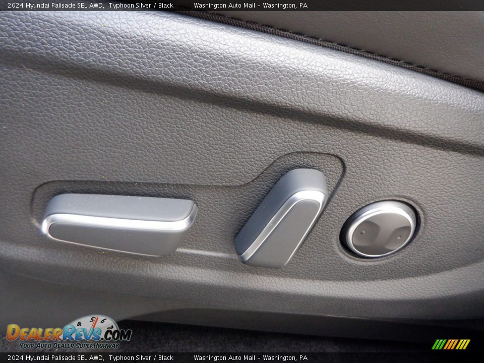 Front Seat of 2024 Hyundai Palisade SEL AWD Photo #11