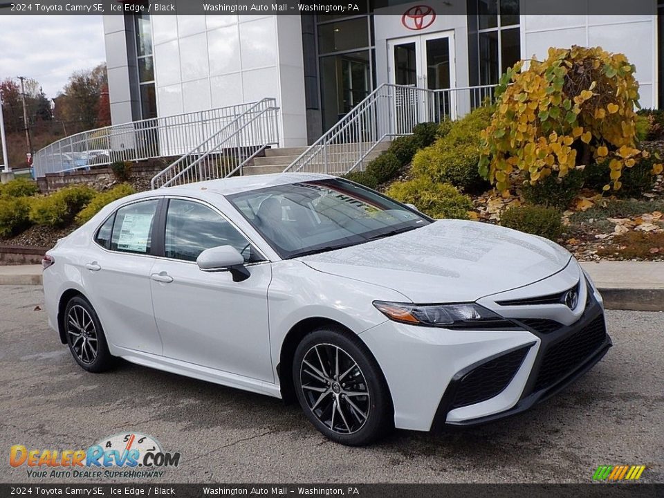 Front 3/4 View of 2024 Toyota Camry SE Photo #1