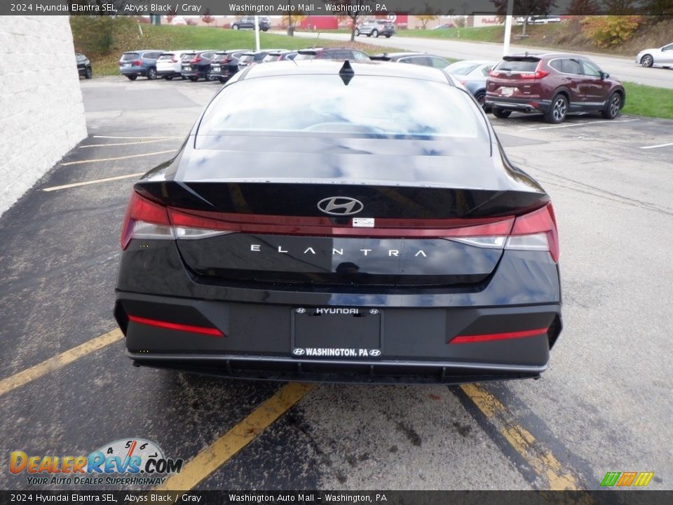 2024 Hyundai Elantra SEL Abyss Black / Gray Photo #5