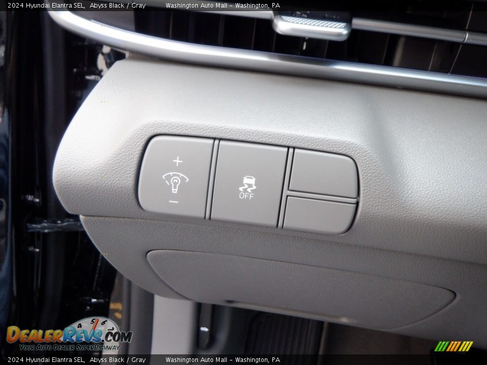 Controls of 2024 Hyundai Elantra SEL Photo #10