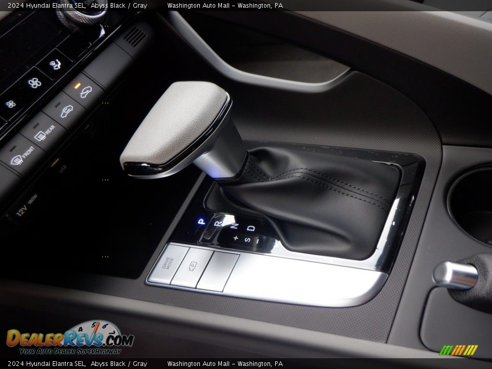 2024 Hyundai Elantra SEL Shifter Photo #11