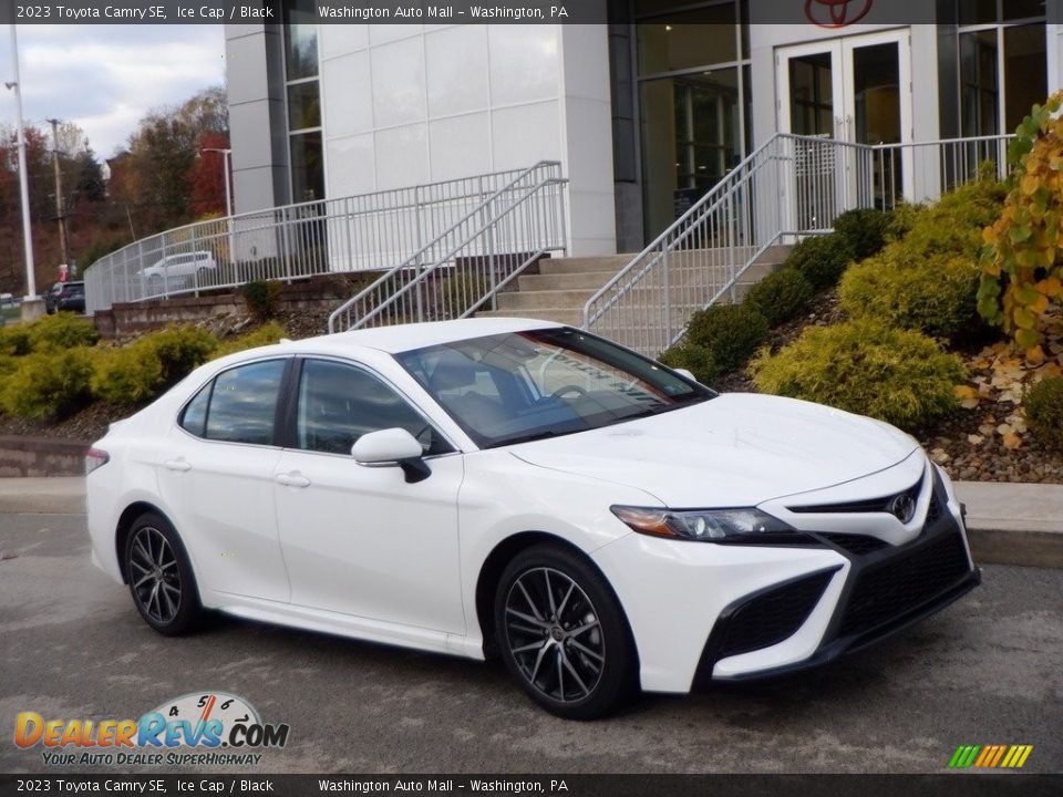 Front 3/4 View of 2023 Toyota Camry SE Photo #1