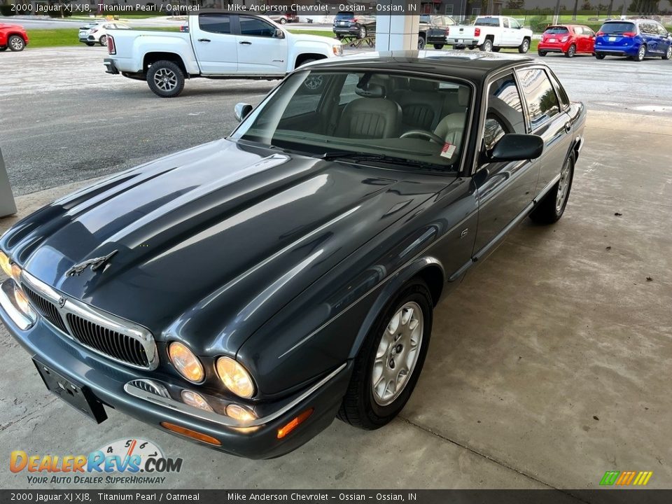 2000 Jaguar XJ XJ8 Titanium Pearl / Oatmeal Photo #2