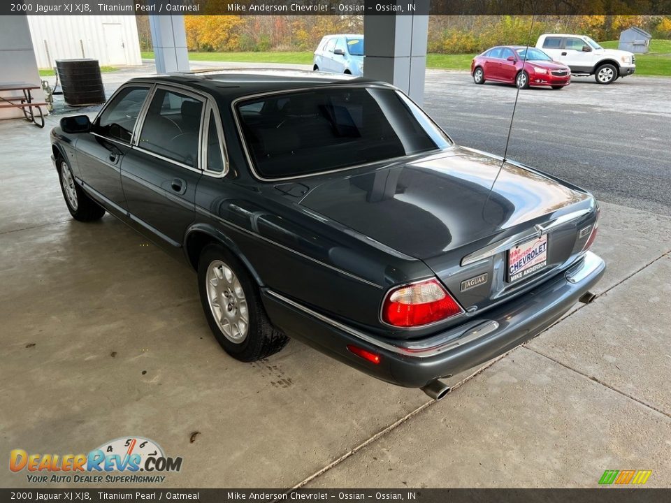 2000 Jaguar XJ XJ8 Titanium Pearl / Oatmeal Photo #10