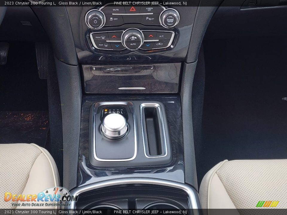 2023 Chrysler 300 Touring L Shifter Photo #10