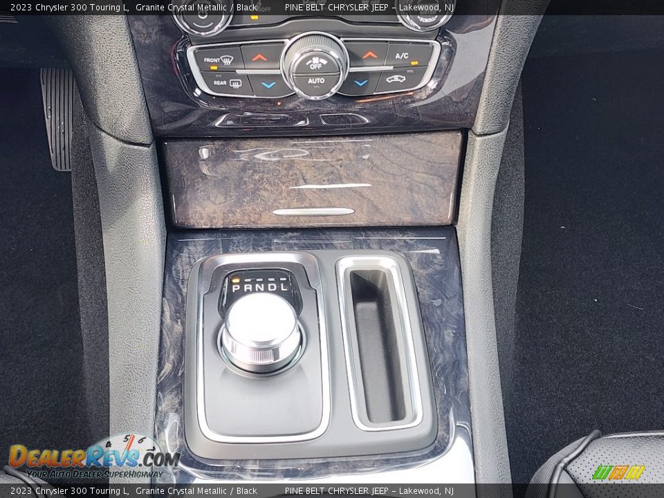 2023 Chrysler 300 Touring L Shifter Photo #9