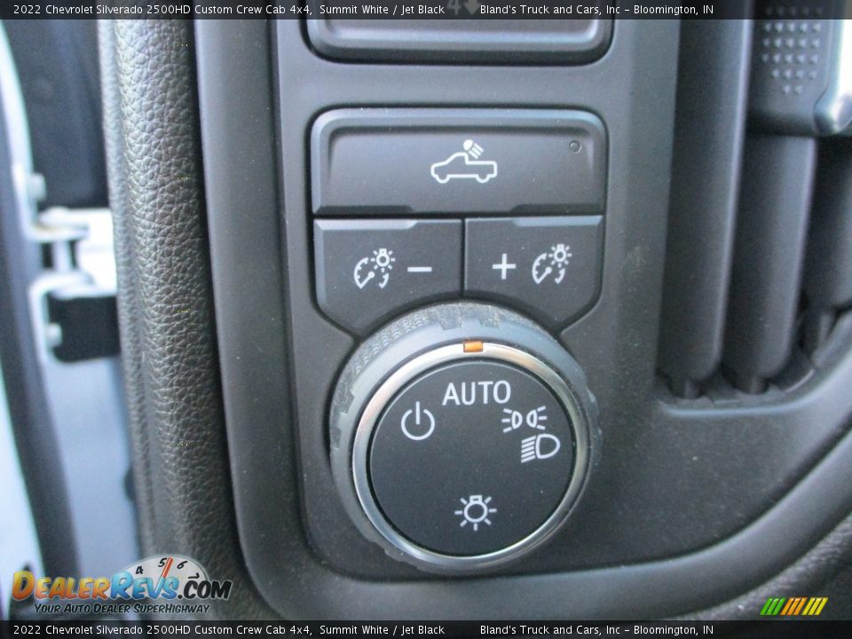 Controls of 2022 Chevrolet Silverado 2500HD Custom Crew Cab 4x4 Photo #12