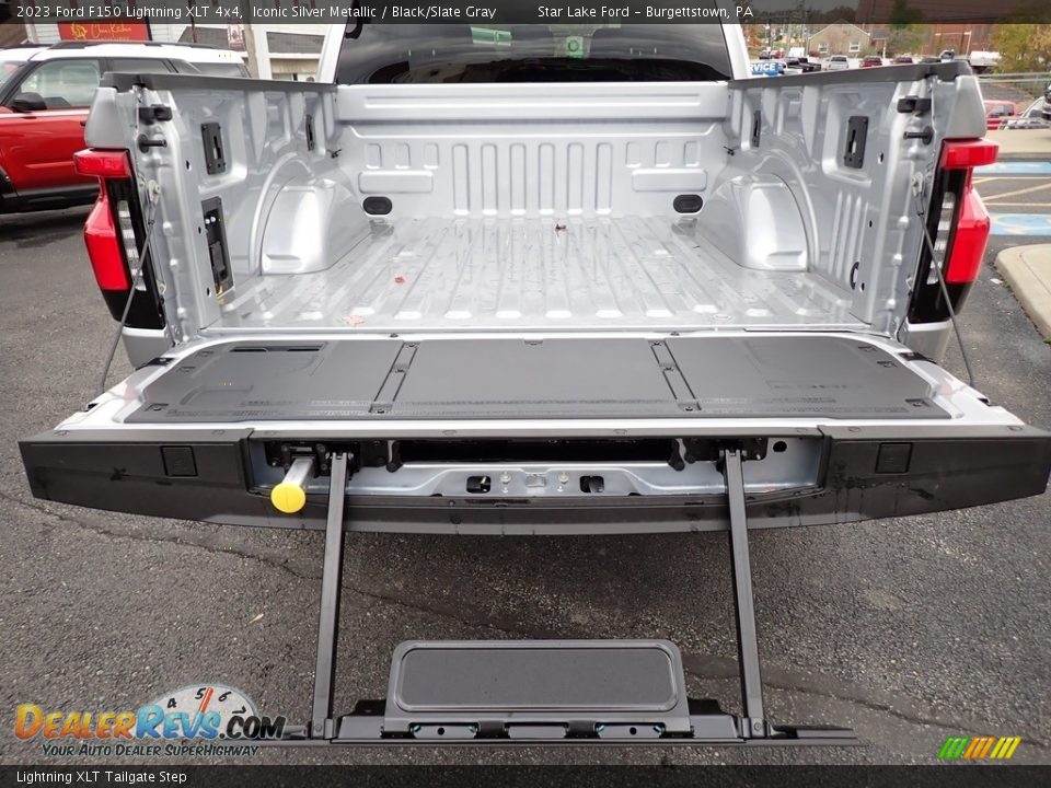 Lightning XLT Tailgate Step - 2023 Ford F150