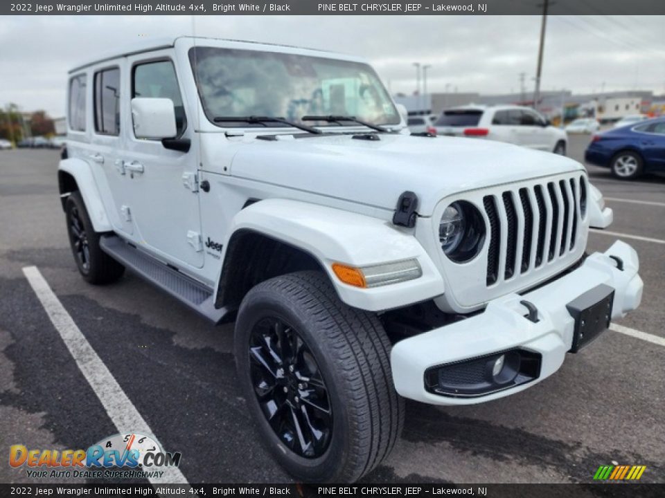 Front 3/4 View of 2022 Jeep Wrangler Unlimited High Altitude 4x4 Photo #2