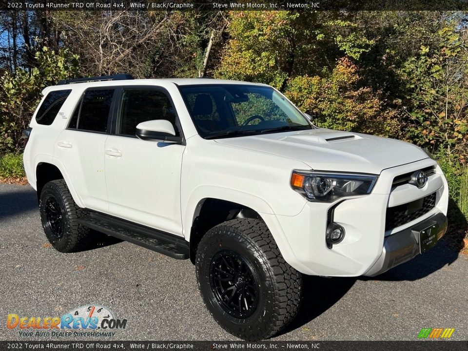 Front 3/4 View of 2022 Toyota 4Runner TRD Off Road 4x4 Photo #4