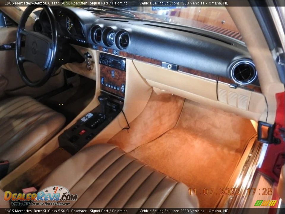 Dashboard of 1986 Mercedes-Benz SL Class 560 SL Roadster Photo #13