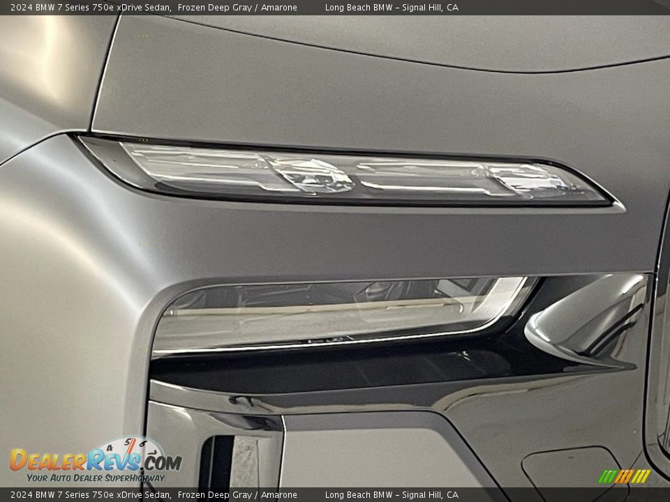 Color Sample of 2024 BMW 7 Series 750e xDrive Sedan Photo #4