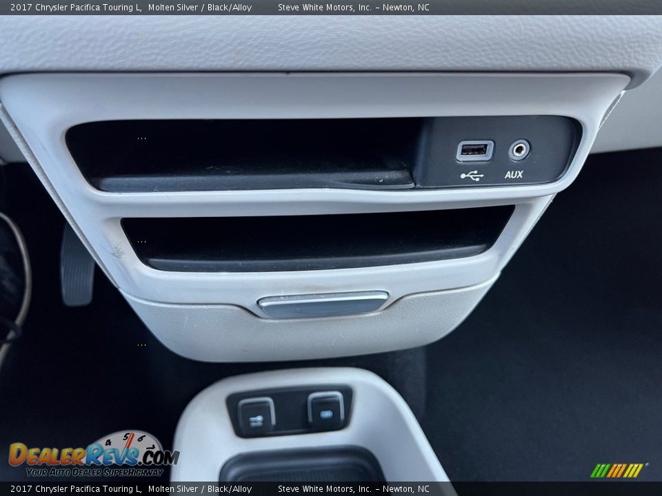 2017 Chrysler Pacifica Touring L Molten Silver / Black/Alloy Photo #30