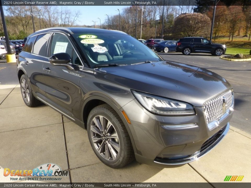 Front 3/4 View of 2020 Lincoln Corsair Reserve AWD Photo #8