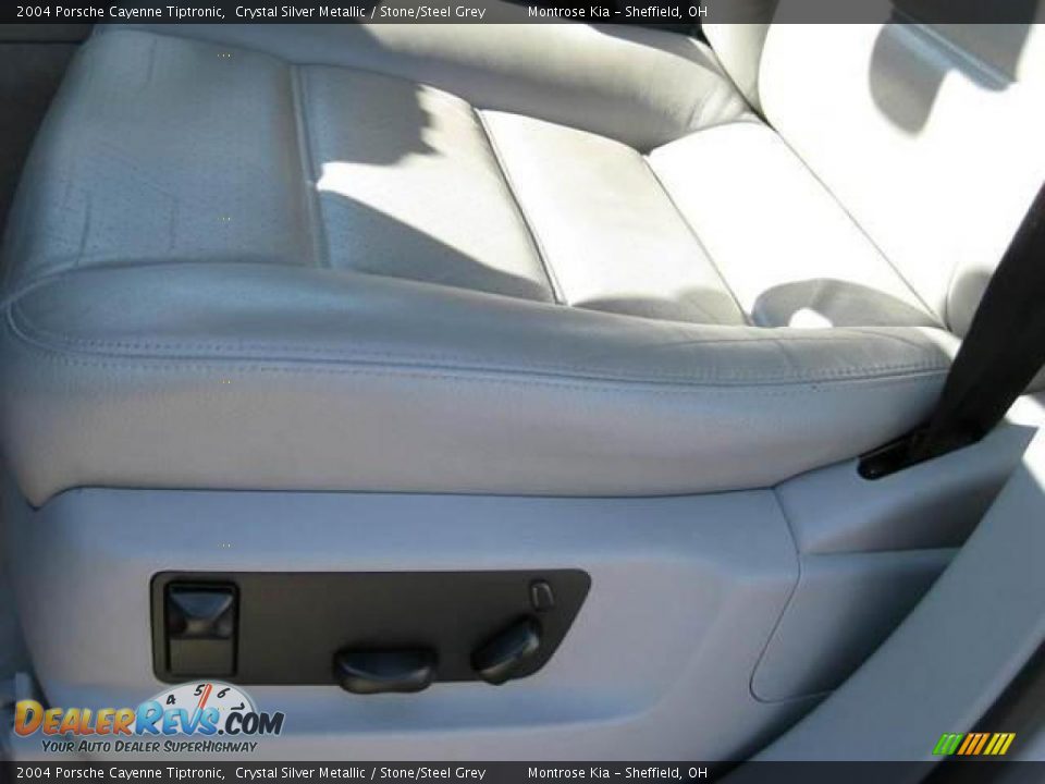 2004 Porsche Cayenne Tiptronic Crystal Silver Metallic / Stone/Steel Grey Photo #18