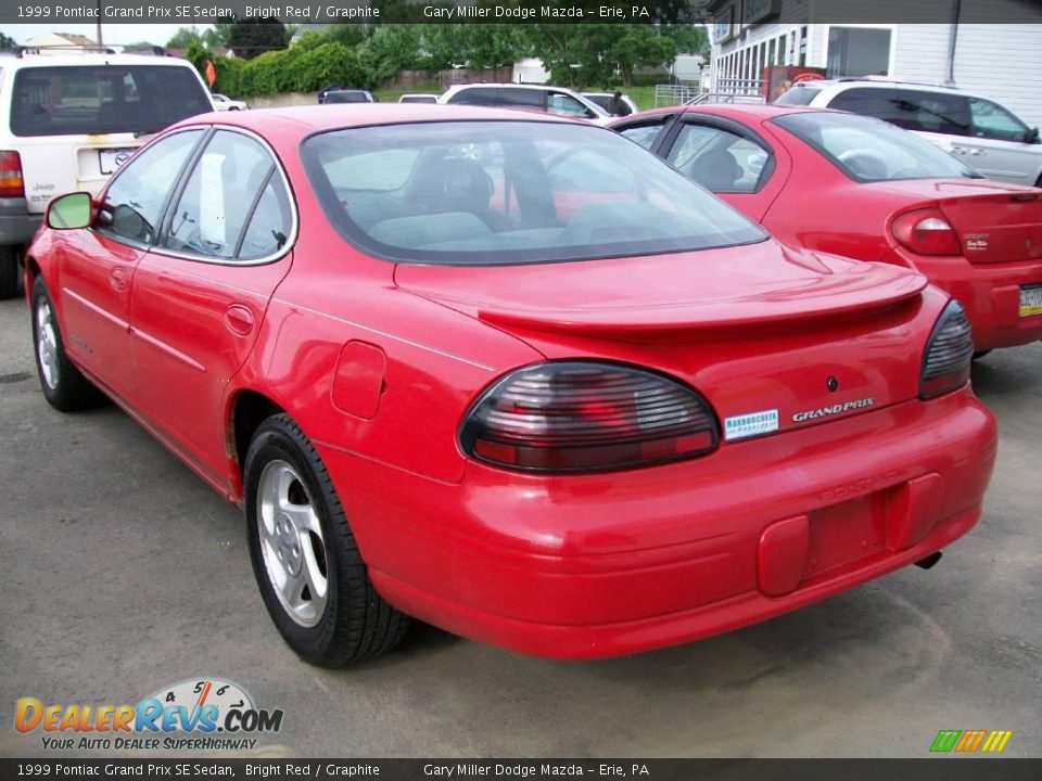 1999 Pontiac Grand Prix SE Sedan Bright Red / Graphite Photo #2