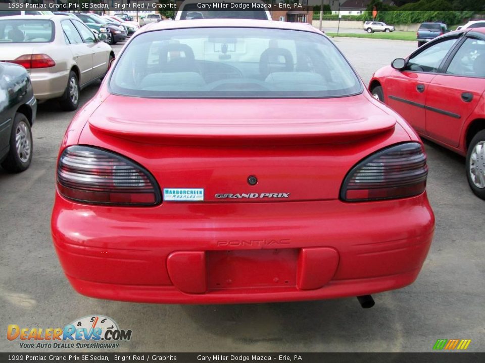 1999 Pontiac Grand Prix SE Sedan Bright Red / Graphite Photo #3