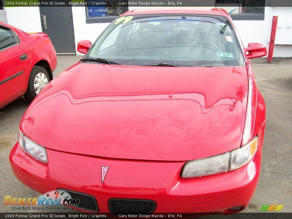 1999 Pontiac Grand Prix SE Sedan Bright Red / Graphite Photo #7