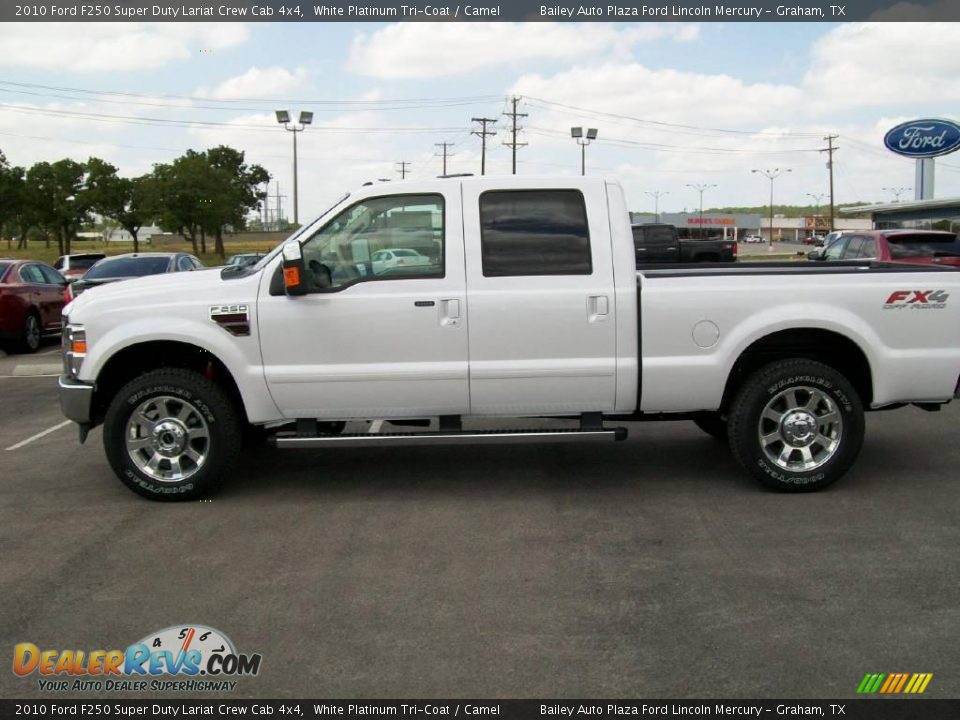 2010 Ford F250 Super Duty Lariat Crew Cab 4x4 White Platinum Tri-Coat / Camel Photo #2