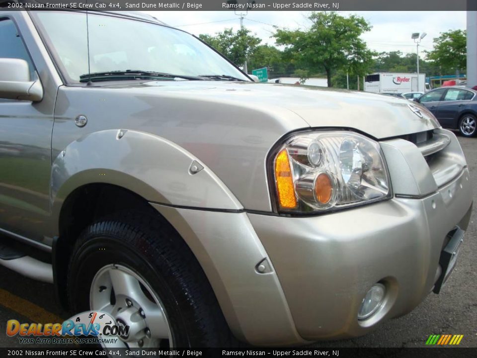 2002 Nissan Frontier SE Crew Cab 4x4 Sand Dune Metallic / Beige Photo #22